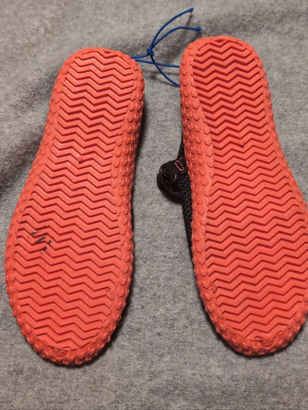 Speedo Kids Black and Red Slip-On Water Shoes with Strap Size Small NWOT Splash